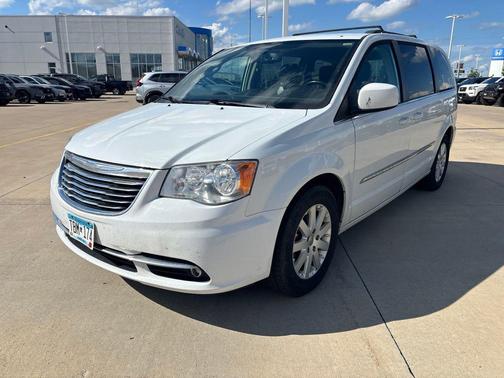 Bright White Clearcoat 2016 Chrysler Town & Country Touring