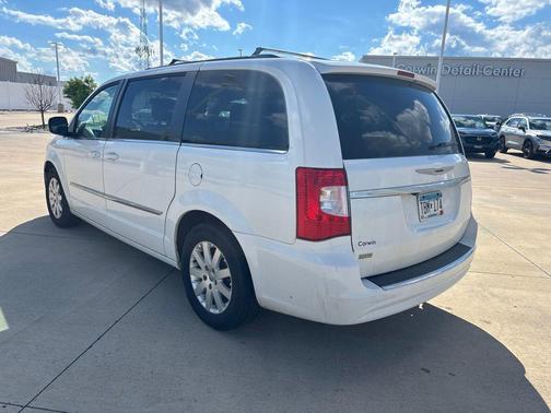 Bright White Clearcoat 2016 Chrysler Town & Country Touring