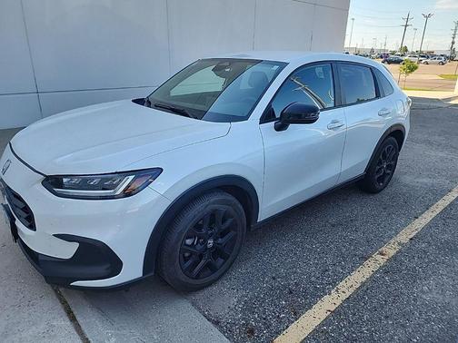 Platinum White Pearl 2023 Honda HR-V AWD Sport