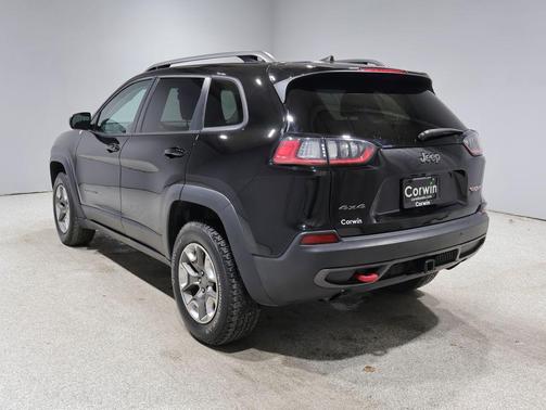 Diamond Black Crystal Pearl 2019 Jeep Cherokee Trailhawk Elite