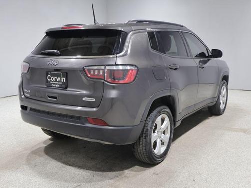 Granite Crystal Metallic Clearcoat 2018 Jeep Compass Latitude