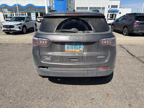 Granite Crystal Metallic Clearcoat 2018 Jeep Compass Latitude
