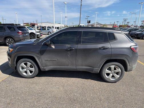 Granite Crystal Metallic Clearcoat 2018 Jeep Compass Latitude