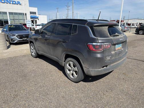 Granite Crystal Metallic Clearcoat 2018 Jeep Compass Latitude