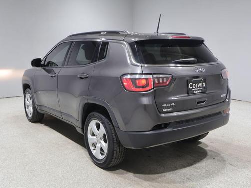 Granite Crystal Metallic Clearcoat 2018 Jeep Compass Latitude