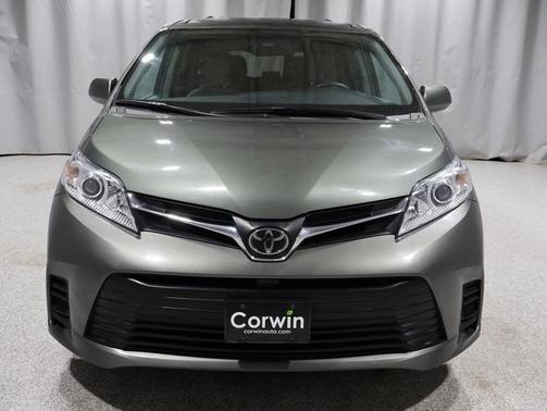 2018 Toyota Sienna LE