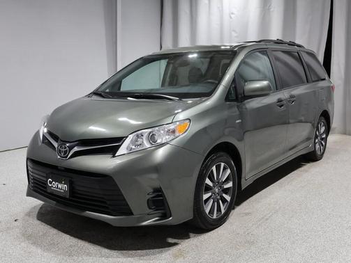 2018 Toyota Sienna LE