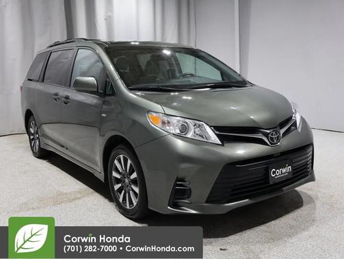 2018 Toyota Sienna LE