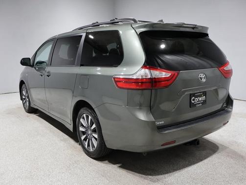 2018 Toyota Sienna LE