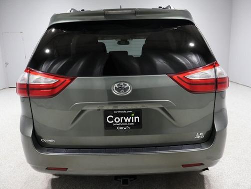 2018 Toyota Sienna LE