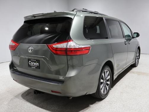 2018 Toyota Sienna LE
