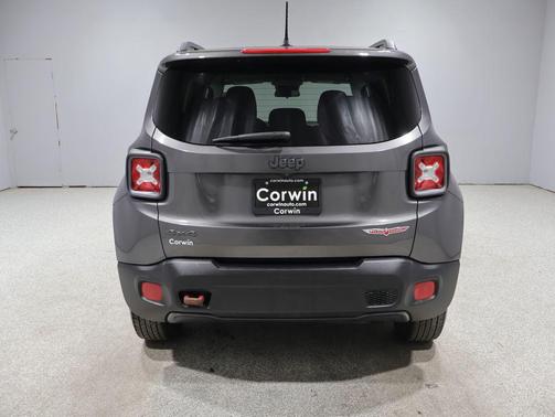 Granite Crystal Metallic Clearcoat 2016 Jeep Renegade Trailhawk