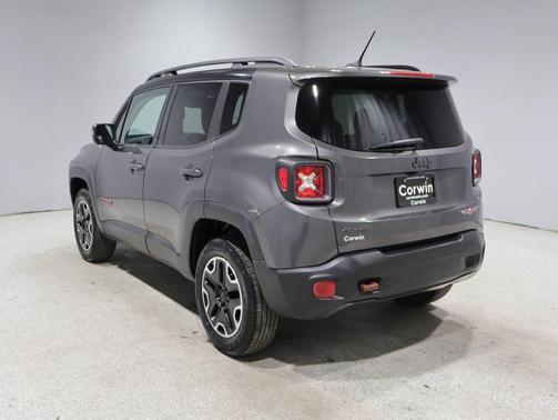 Granite Crystal Metallic Clearcoat 2016 Jeep Renegade Trailhawk