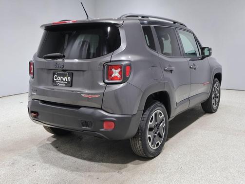 Granite Crystal Metallic Clearcoat 2016 Jeep Renegade Trailhawk