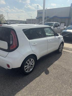 Clear White 2017 Kia Soul +