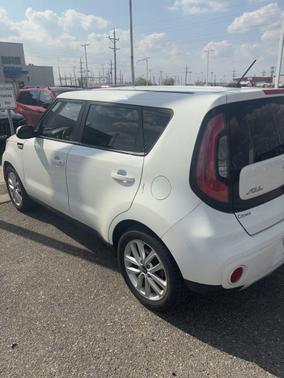 Clear White 2017 Kia Soul +