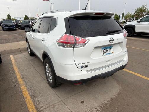 Glacier White 2016 Nissan Rogue SV