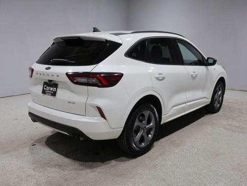 Star White Metallic Tri-Coat 2024 Ford Escape ST-Line