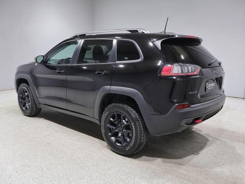 Diamond Black Crystal Pearlcoat 2020 Jeep Cherokee Trailhawk