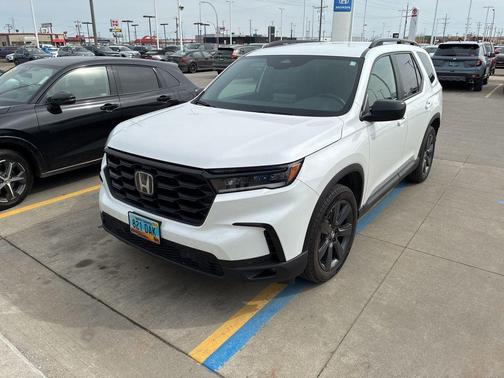 Platinum White Pearl 2023 Honda Pilot AWD Sport
