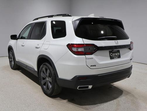 Platinum White Pearl 2023 Honda Pilot AWD Sport