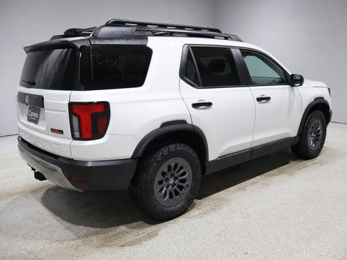 Platinum White Pearl 2026 Honda Pilot TrailSport