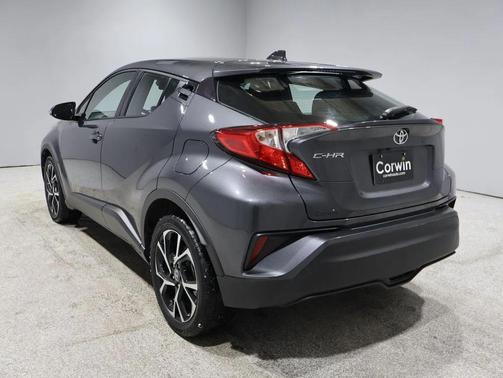 2022 Toyota C-HR XLE