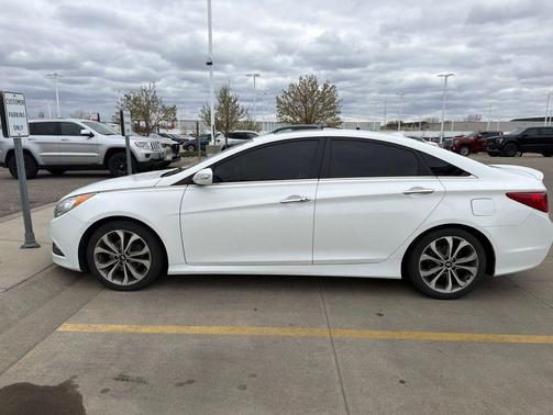 Pearl White 2014 Hyundai SONATA SE