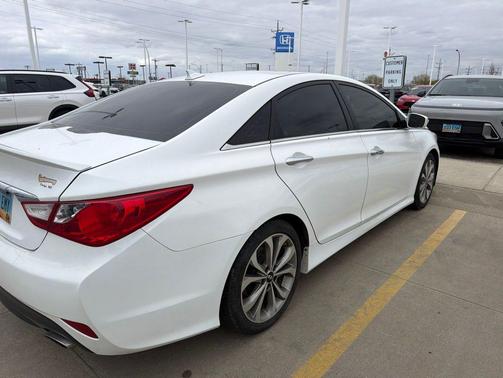 Pearl White 2014 Hyundai SONATA SE