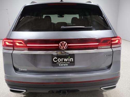 Platinum Gray Metallic 2025 Volkswagen Atlas 2.0T SE w/Technology 4MOTION