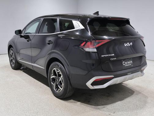 Fusion Black 2025 Kia Sportage LX