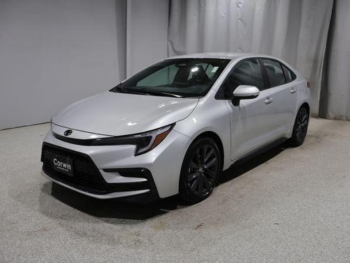 Classic Silver Metallic 2025 Toyota Corolla SE