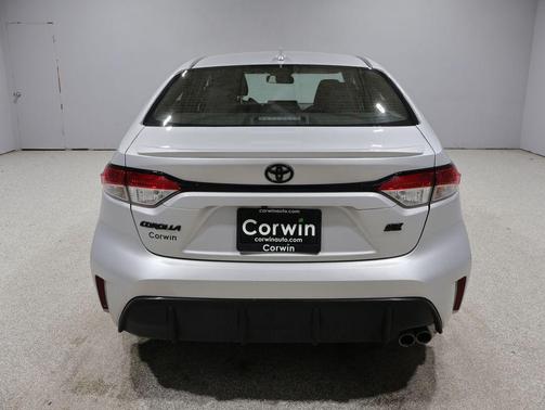 Classic Silver Metallic 2025 Toyota Corolla SE