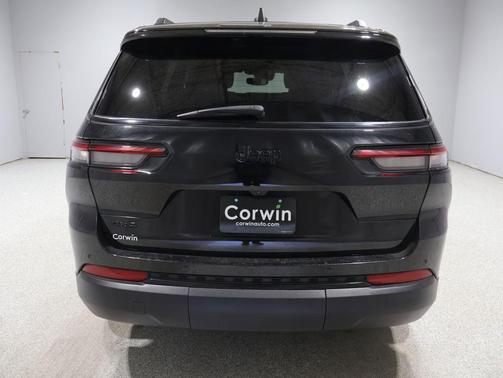 Diamond Black Crystal Pearlcoat 2024 Jeep Grand Cherokee L Altitude