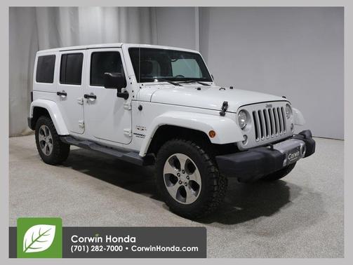 Bright White Clearcoat 2017 Jeep Wrangler Unlimited Sahara