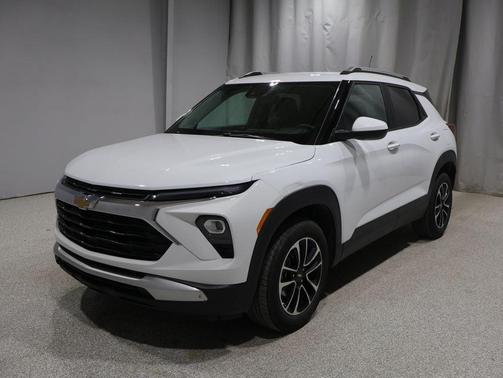 Summit White 2025 Chevrolet Trailblazer LT
