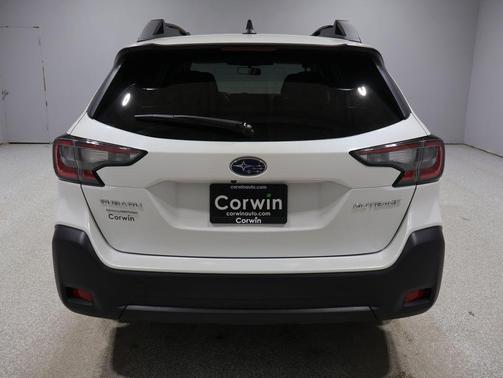 Crystal White Pearl 2023 Subaru Outback Premium