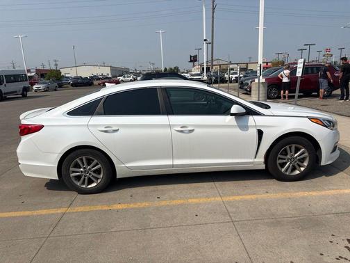 Quartz White Pearl 2015 Hyundai SONATA SE