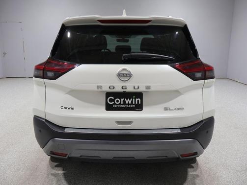 Pearl White Tricoat 2023 Nissan Rogue SL