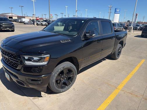 Diamond Black Crystal Pearlcoat 2022 RAM 1500 Sport