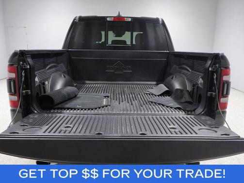 Diamond Black Crystal Pearlcoat 2022 RAM 1500 Sport