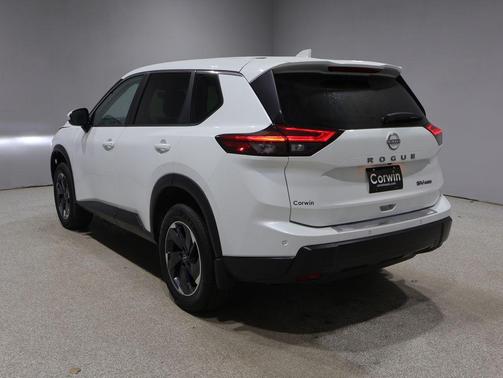 Everest White Pearl 2024 Nissan Rogue SV