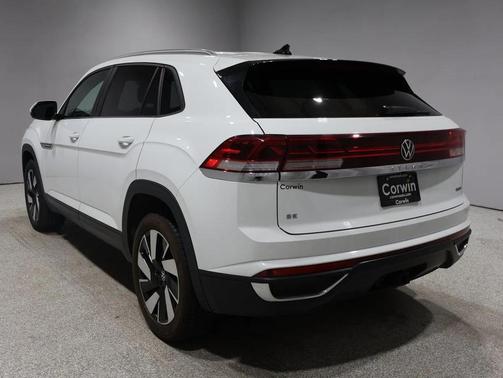 2024 Volkswagen Atlas Cross Sport 2.0T SE w/Technology 4MOTION