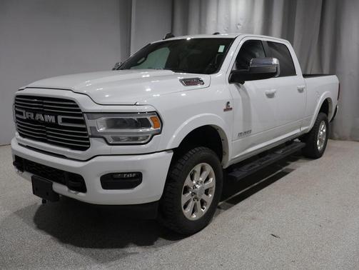 Bright White Clearcoat 2019 RAM 2500 Laramie Crew Cab 4x4 6'4' Box