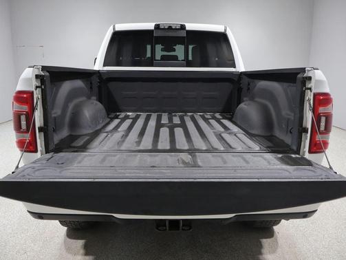 Bright White Clearcoat 2019 RAM 2500 Laramie Crew Cab 4x4 6'4' Box