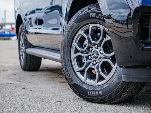 AGATE BLACK METALLIC 2025 Ford Expedition ACTIVE