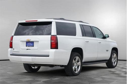 Iridescent Pearl Tricoat 2018 Chevrolet Suburban LT