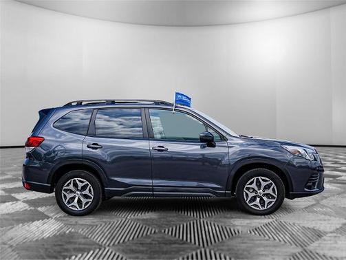 Magnetite Gray Metallic 2024 Subaru Forester PREMIUM