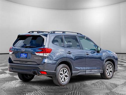 Magnetite Gray Metallic 2024 Subaru Forester PREMIUM