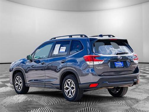 Magnetite Gray Metallic 2024 Subaru Forester PREMIUM